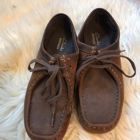 Clark’s Wallaby shoes - Picture 2 of 4